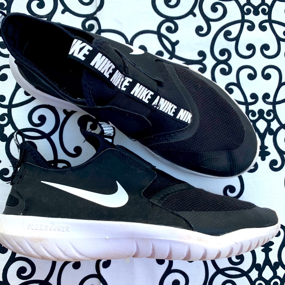 Nike Flex Runner shoes